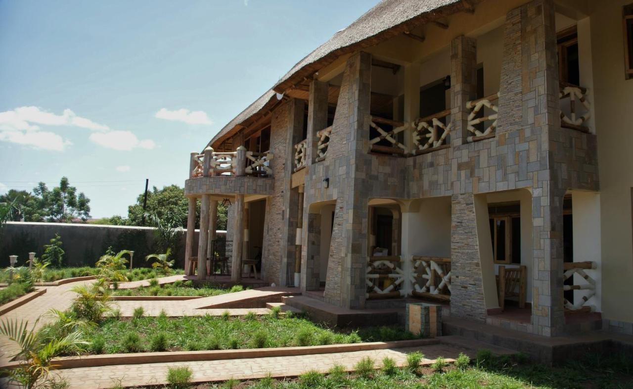 Baker'S Fort Hotel Gulu Extérieur photo