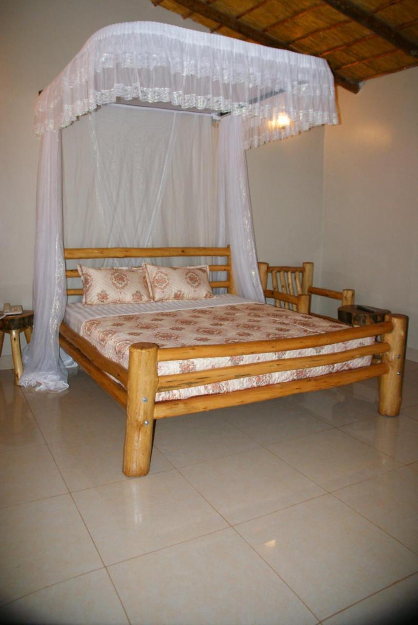 Baker'S Fort Hotel Gulu Extérieur photo