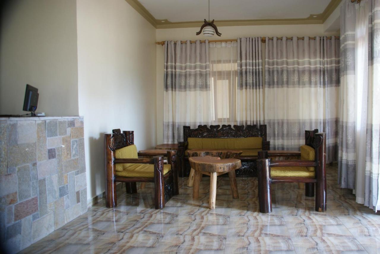 Baker'S Fort Hotel Gulu Extérieur photo