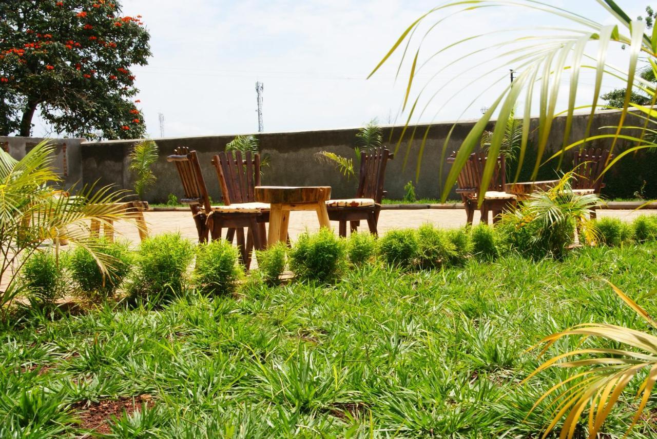 Baker'S Fort Hotel Gulu Extérieur photo